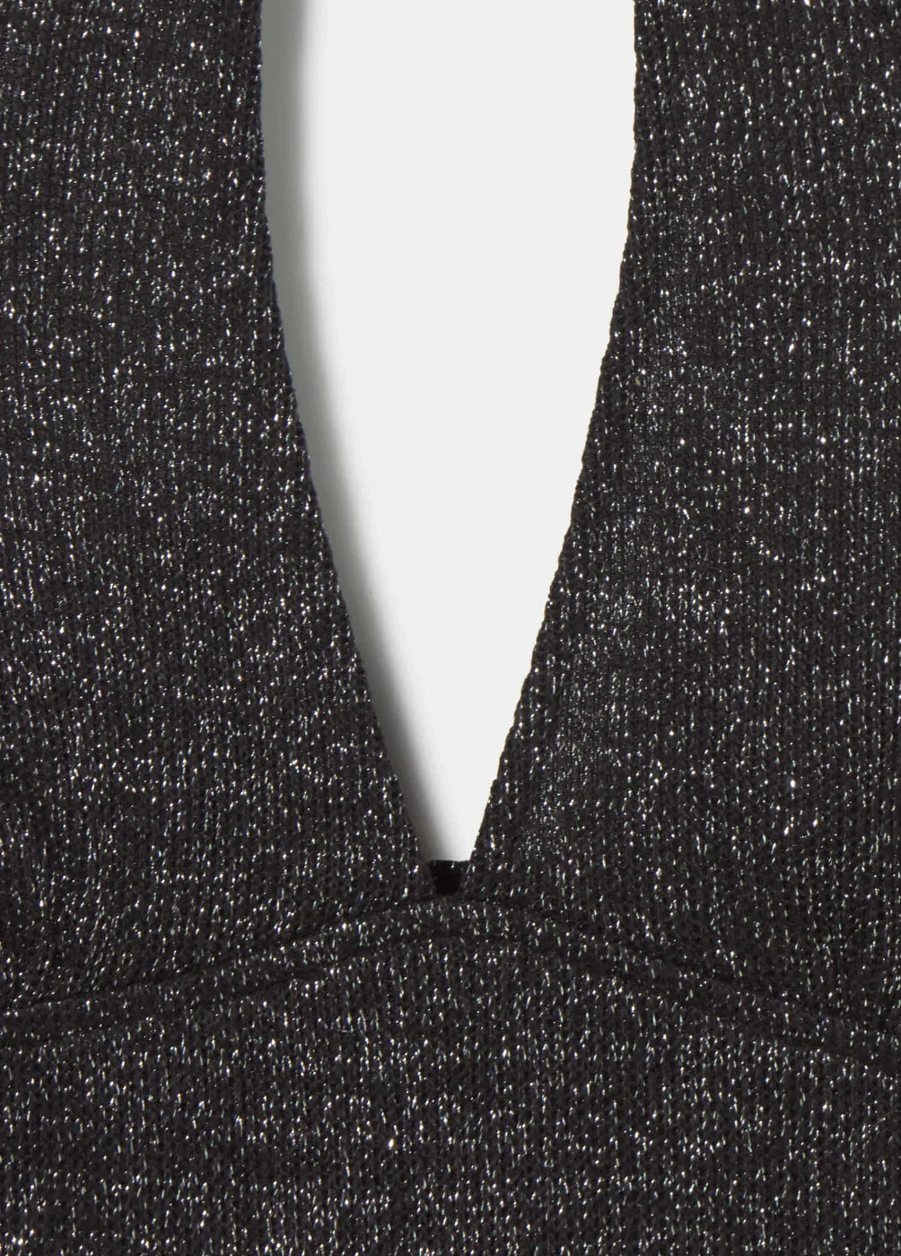 שמלת ערב שחורה מנצנצת עם מחשוף עמוק מבית CHOZEN