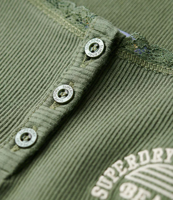 חולצת נשים ירוקה מבד ריב עם כפתורים ולוגו SUPERDRY, עיצוב אופנתי בחנות CHOZEN