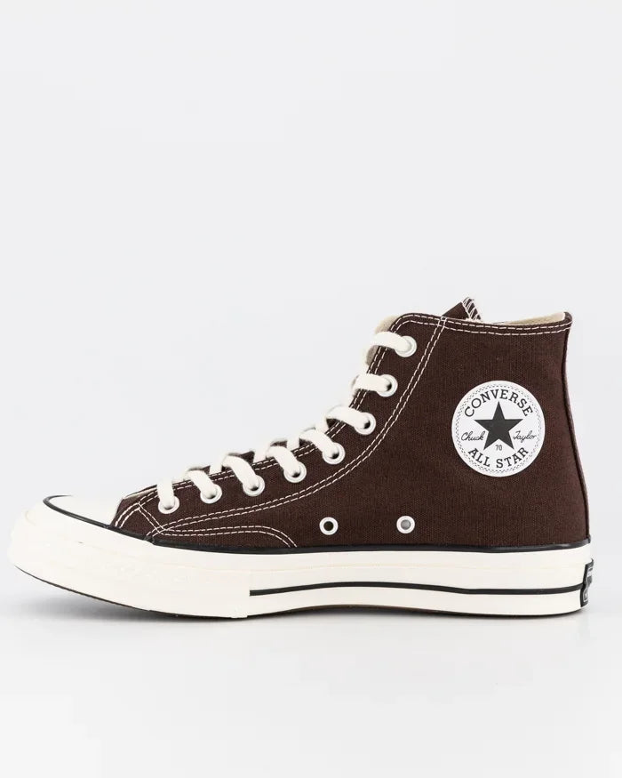 נעל סניקרס גבוהה קונברס חומה, לוגו Converse All Star, מוצג על רקע לבן באתר CHOZEN