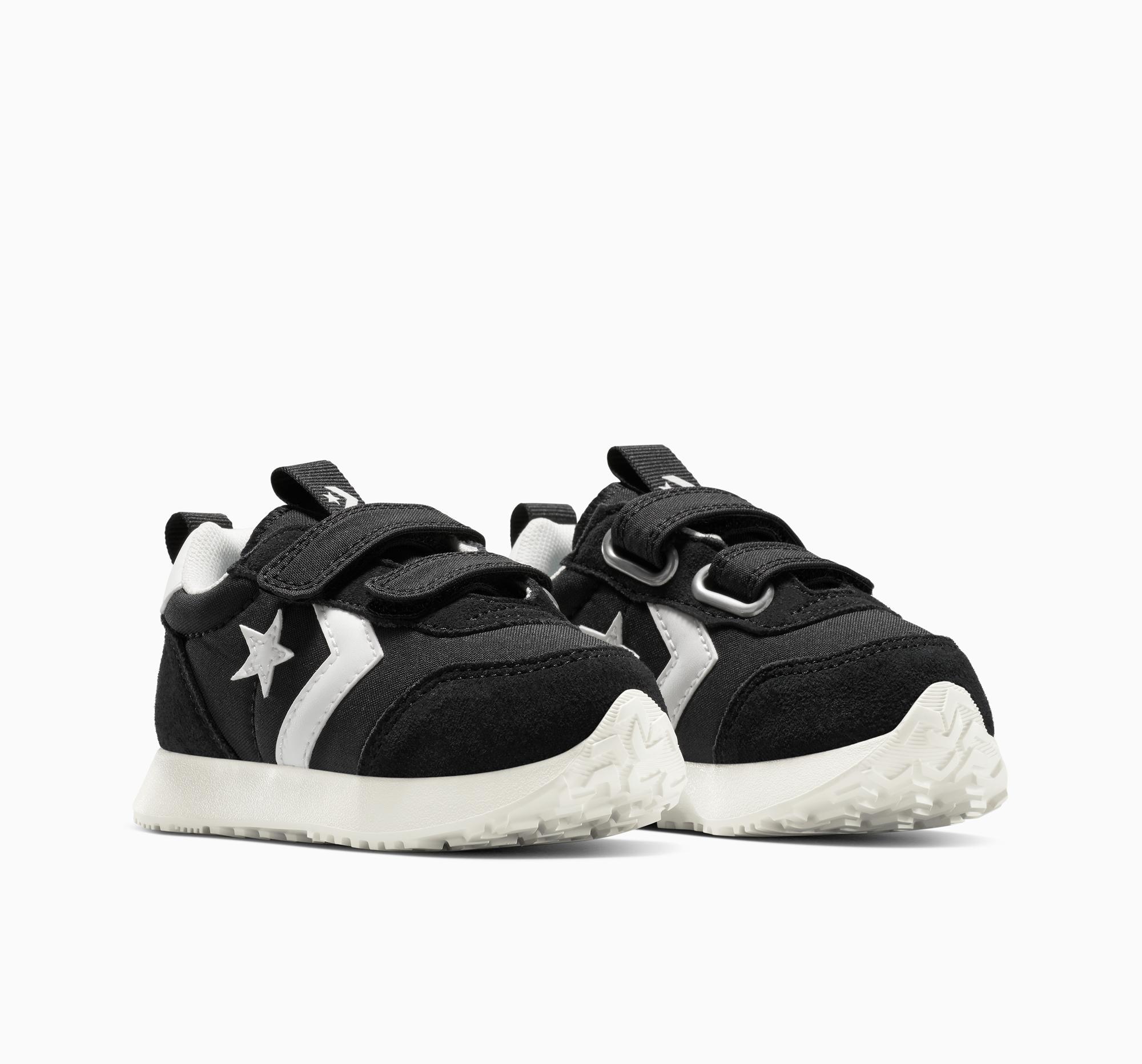 נעלי ספורט ילדים שחורות עם סוליה לבנה, לוגו כוכב, מותג CHOZEN, קבוצת אלפא