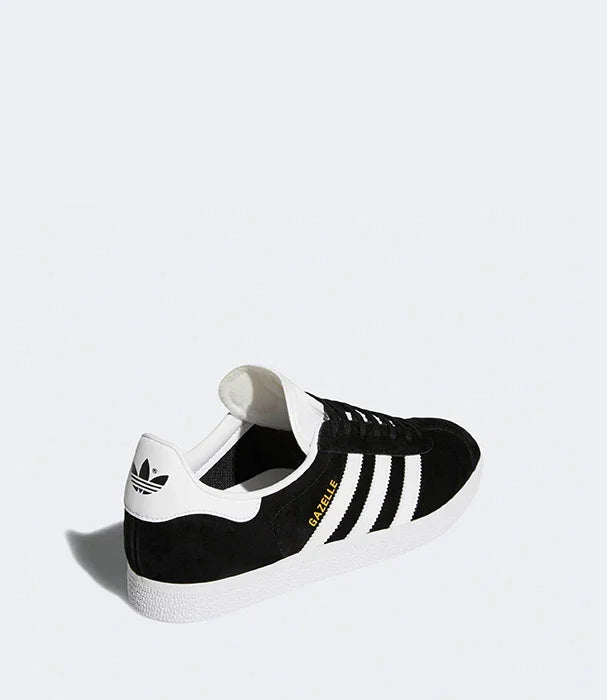 נעל adidas גזאל בצבע שחור ולבן, לוגו שלוש פסים, צילום צד אחורי, מבית CHOZEN