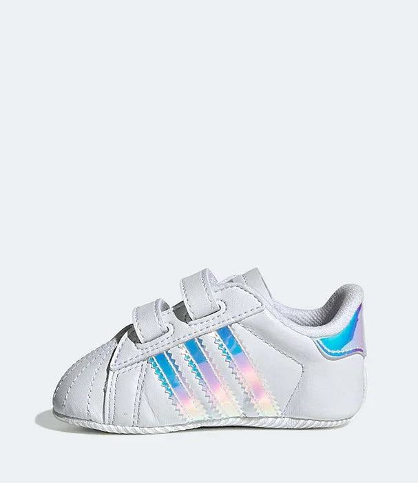 נעל תינוקות לבנה עם פסי קשת בענן צדדיים, עיצוב טרנדי, מותגי על ב-CHOZEN