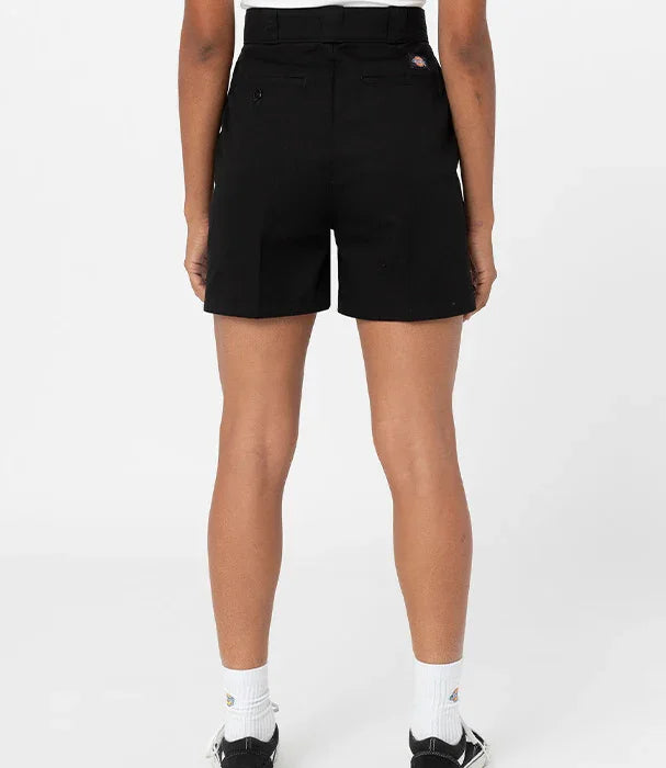 מכנסיים קצרים שחורים לנשים מבית Dickies, מוצגים מאחור על רקע לבן, CHOZEN מותגים מובילים