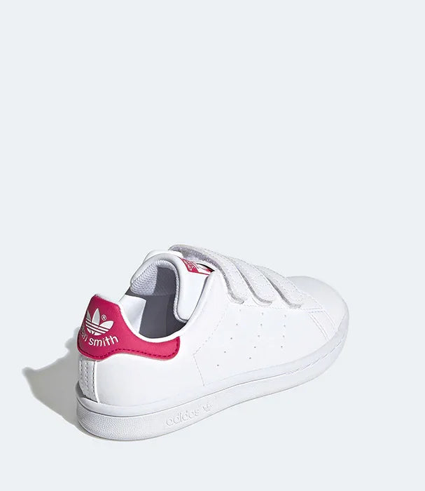 נעל ספורט אדידס ילדים לבנה עם סיומת ורודה, צילום צד אחורי, בחנות המותגים CHOZEN