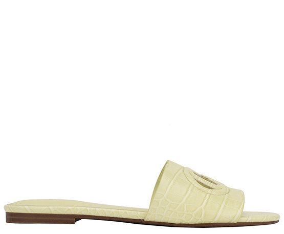 גאס כפכפים בשילוב רצועה רחבה ולוגו מחורר מעור סינטטי