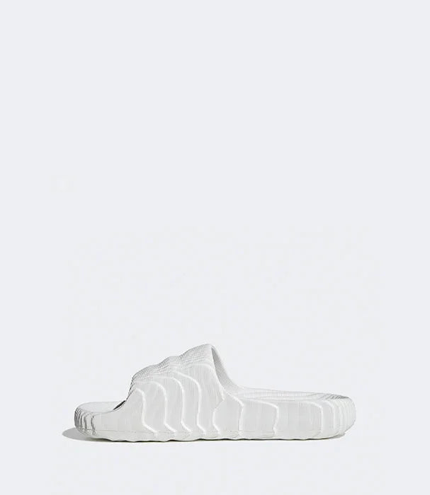 כפכף אפור מעוצב לגבר בצילום צד, נעלי מותגים CHOZEN קבוצה אלפא