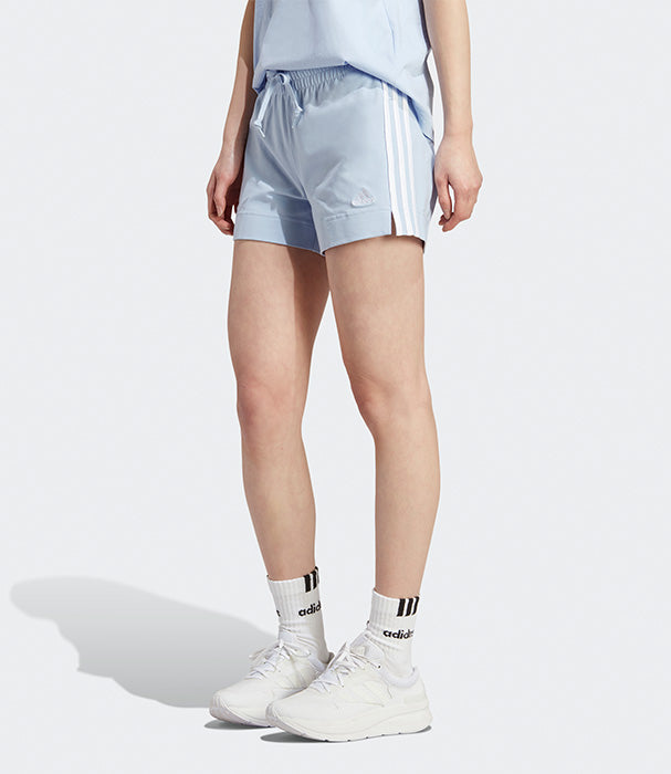 אדידס מכנסיים קצרים לנשים