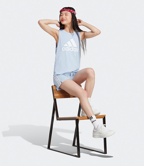 אדידס מכנסיים קצרים לנשים