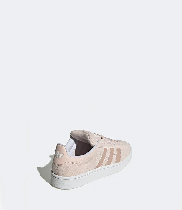 סניקרס אדידס ורודות צד אחורי-צדדי על רקע לבן, בחנות הנעליים CHOZEN