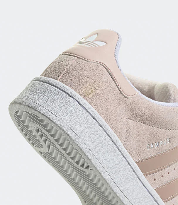 נעל ספורט אדידס CAMPUS ורודה בהדגשת סוליה, צילום מוצר ל-CHOZEN