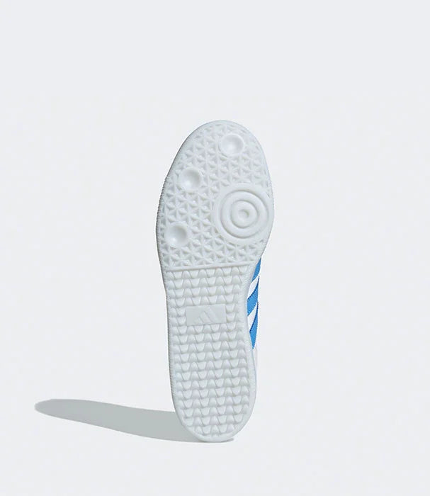 סוליית נעל ספורט לבנה עם דוגמה גאומטרית, דגם אופנתי מקבוצת אלפא ב-CHOZEN