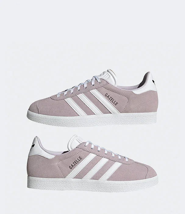 נעלי סניקרס אדידס Gazelle בצבע אפור עם פסים לבנים, צילום זוג נעליים, CHOZEN