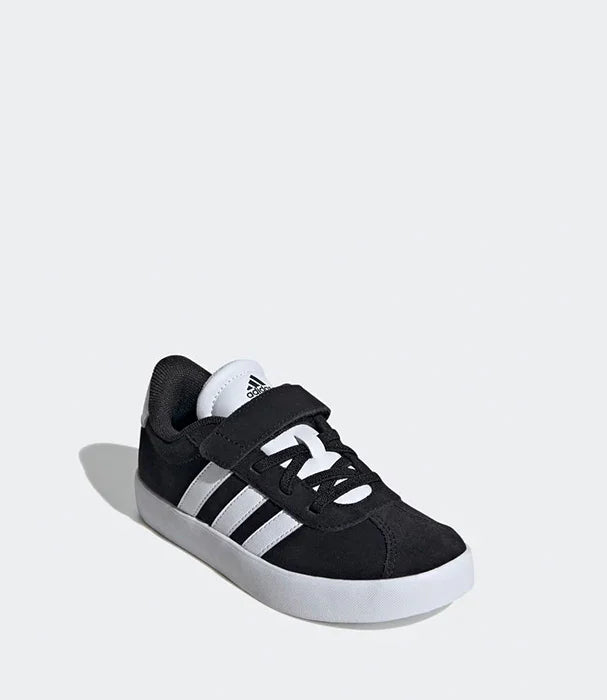 נעל ספורט ילדים אדידס שחורה עם פסי לוגו לבנים, בלעדי ב-CHOZEN מבית קבוצת אלפא