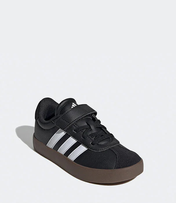 נעל ספורט ילדים בצבע שחור עם פסי צד לבנים, רקע לבן, CHOZEN מותגים מובילים