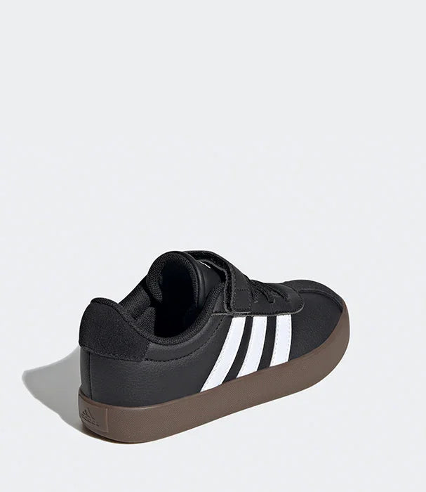 נעל ספורט אדידס שחורה פסי לבן, סוליה חומה, צילום צד אחורי, מותגים מובילים CHOZEN