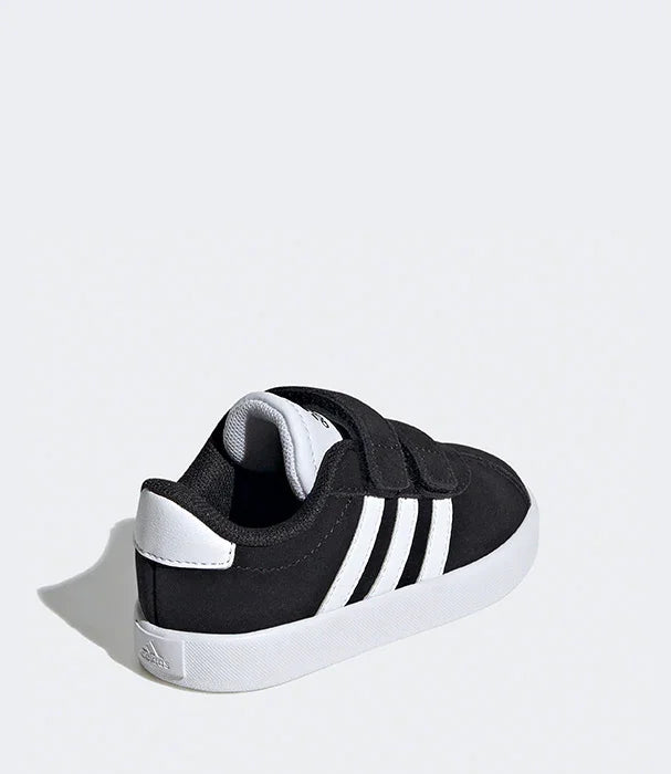 נעל ספורט ילדים שחורה עם שלושה פסים לבנים, עיצוב Adidas, צילום צד אחורי, CHOZEN