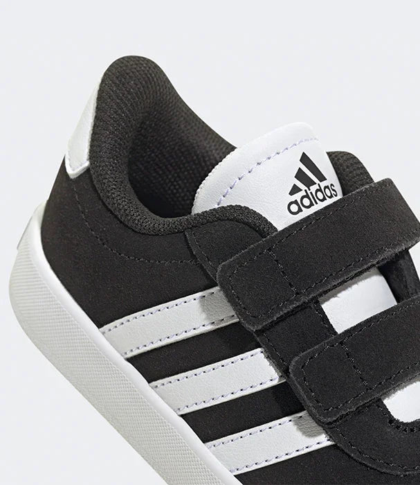 נעל אדידס ספורט שחורה לילדים עם סקוץ', שלושה פסים לבנים, CHOZEN מותגים מובילים
