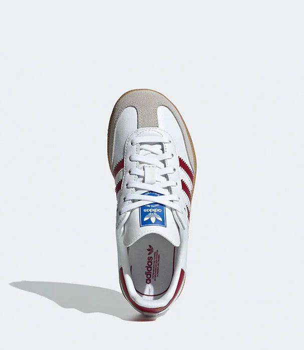 נעל אדידס מקורית, תצוגת על, עור לבן עם שלושה פסים אדומים, CHOZEN קניון מותגים