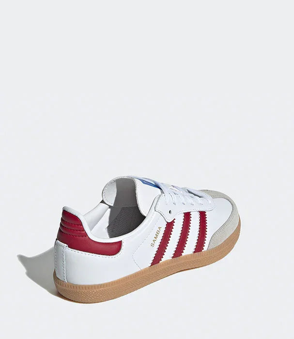 נעל ספורט אדידס סאמבה בצבע לבן עם פסים אדומים וסוליה חומה באתר CHOZEN