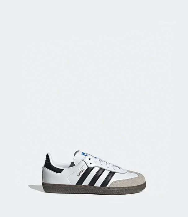 נעל ספורט אדידס סאמבה בצבע לבן עם פסי שחור ודגם סוליה ייחודית, נעלי מותגים ב-CHOZEN