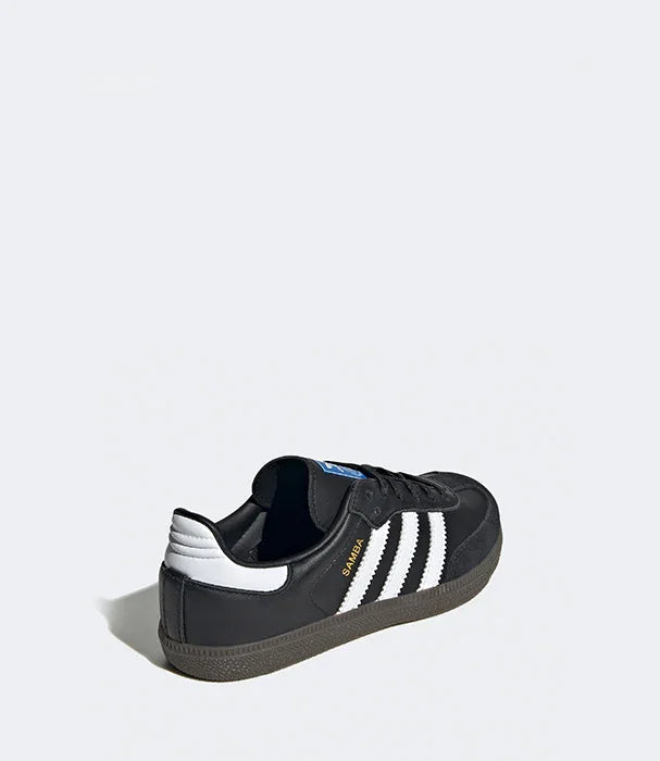 סניקרס Adidas Samba בצבע שחור ולבן, צילום צד אחורי, מותגי נעליים CHOZEN