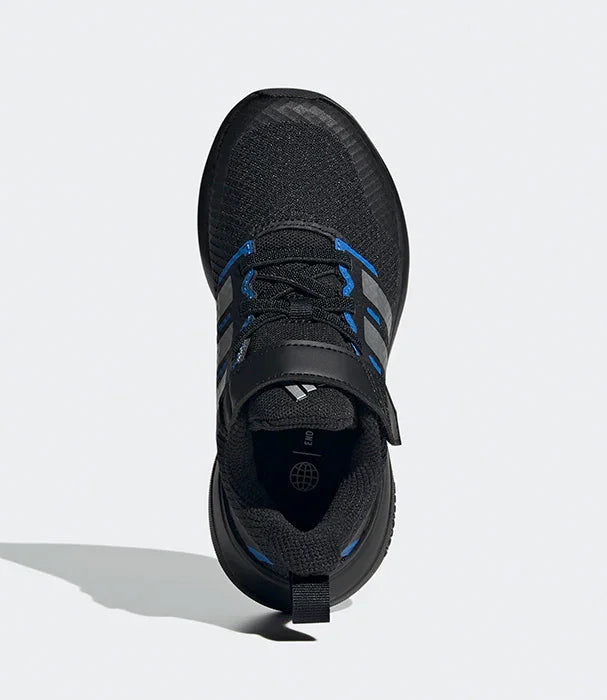 נעל ספורט שחורה עם שרוכים ופסים כחולים ואפורים, דגם adidas, בייבוא קבוצת אלפא