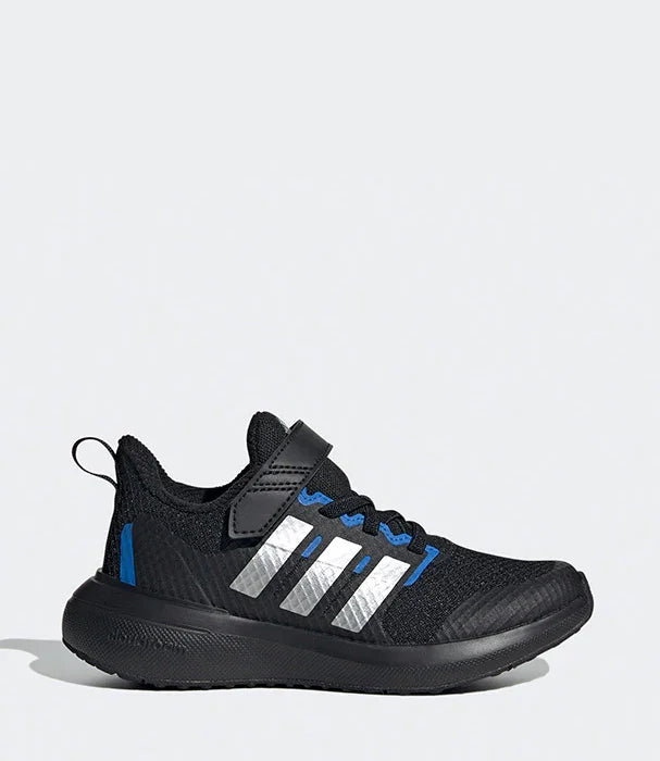 נעל ספורט שחורה עם פסי כסף וכחול, adidas, זמינה ב-CHOZEN יבואן רשמי
