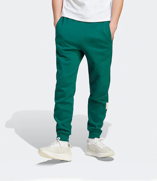 מכנסי טרנינג ירוקים לגבר עם חולצה לבנה, CHOZEN אופנת ספורט יומיומית