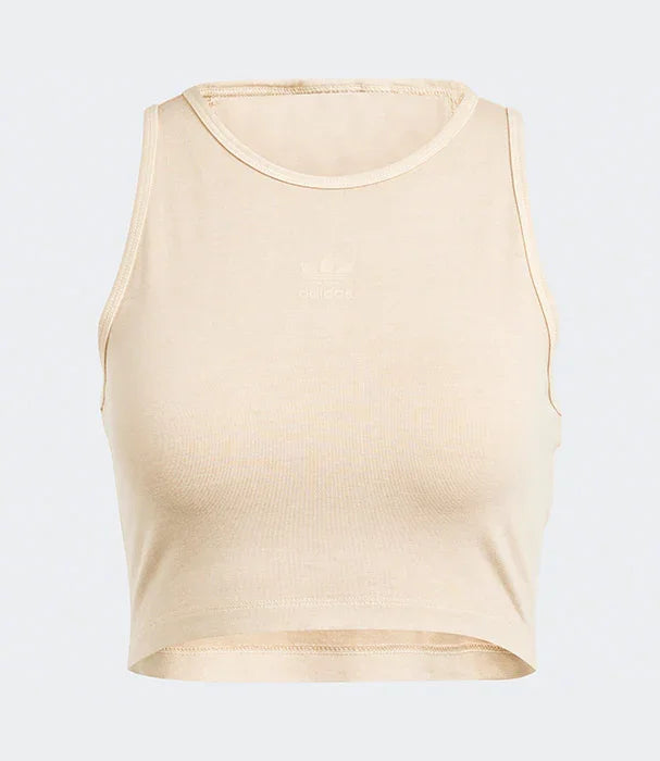 גופיית נשים בז' של אדידס בצילום סטודיו, בלעדי ל-CHOZEN, אופנה איכותית מבית קבוצת אלפא