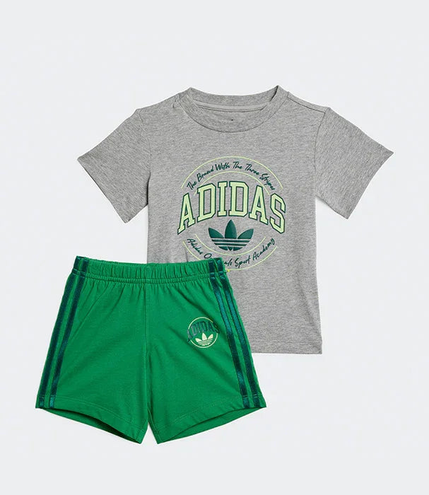 סט חולצת טי שירט אפורה ומכנסיים ירוקים לילדים של adidas, אופנת ילדים CHOZEN