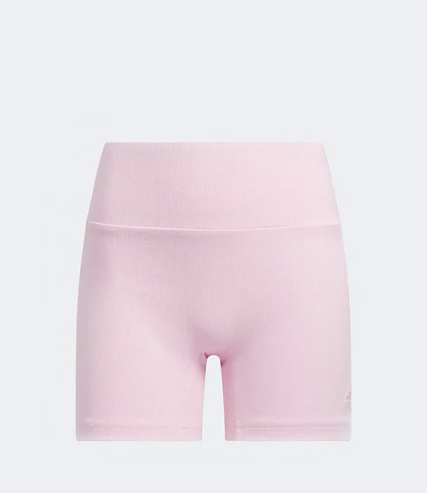 טייץ קצר ורוד לנשים CHOZEN, צילום מוצר על רקע אפור, אופנת ספורט אלפא