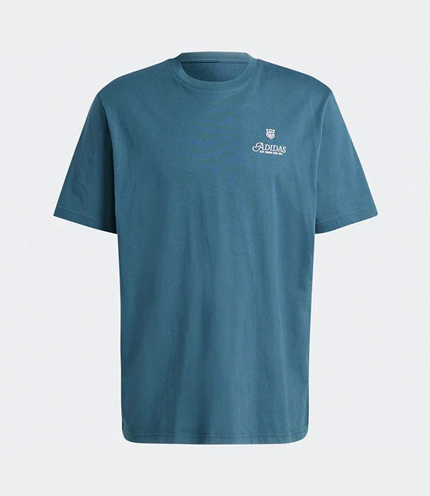 חולצת טי שירט אפורה של אדידס, קדמית, לוגו קטן מצד שמאל, מבית CHOZEN