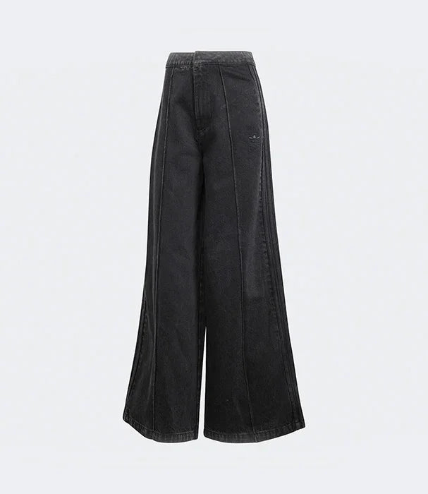 מכנסיים אפורים רחבים לנשים בעיצוב מודרני, צילום מוצר של CHOZEN