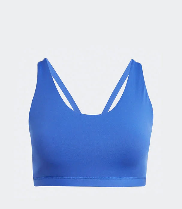 חזיית ספורט כחולה לנשים מבית CHOZEN על רקע אפור, אופנה ספורטיבית איכותית