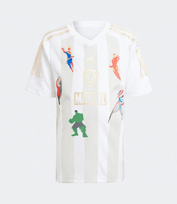 חולצת טי ילדים לבנה עם דמויות מארוול צבעוניות, עיצוב אדידס, למכירה ב-CHOZEN