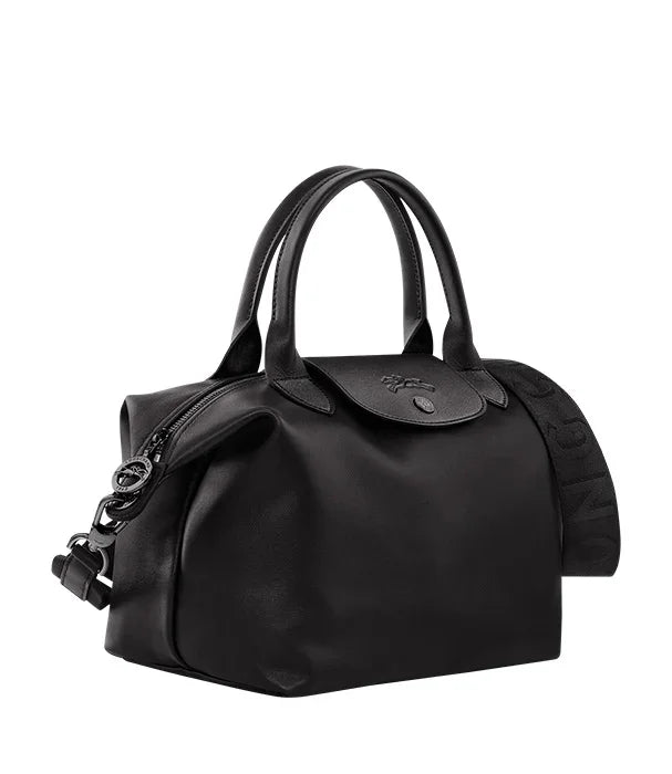 תיק יד מעוצב בצבע שחור, עיצוב יוקרתי, נמכר באתר CHOZEN, מותגים מובילים