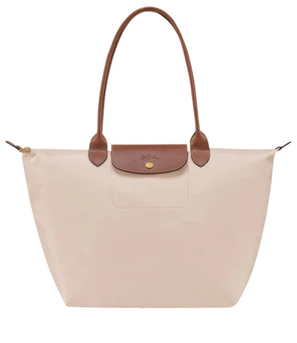 תיק יד אופנתי בצבע בז' עם ידיות וסגירה מעור חום, מתוך מותג יוקרה ב-CHOZEN