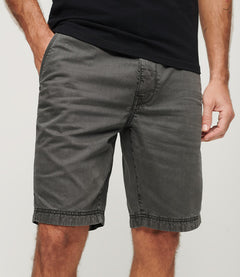מכנסי שורטס SUPERDRY לגברים בצבע אפור מעט דהוי עם כיסים קדמיים - CHOZEN