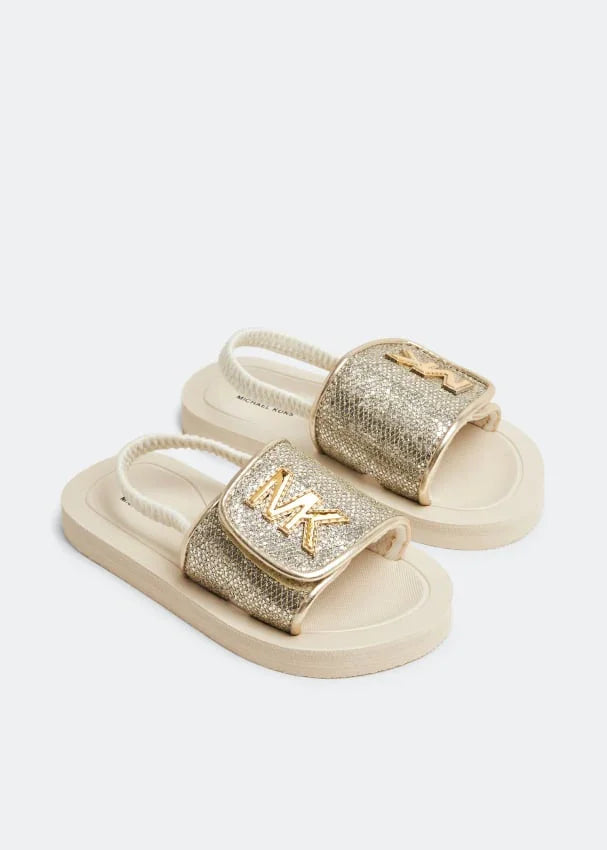 סנדלים מוזהבים לילדים דגם מעוצב של Michael Kors עם רצועה אלסטית, להשיג ב-CHOZEN מותגים
