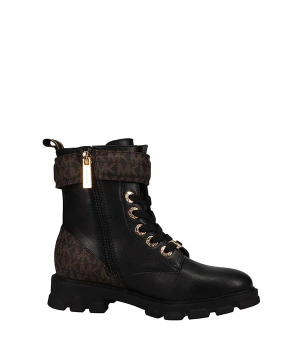 מגף אופנתי שחור עם שרוכים ורוכסן, דוגמת לוגו חומה, מבחר מותגים ב-CHOZEN