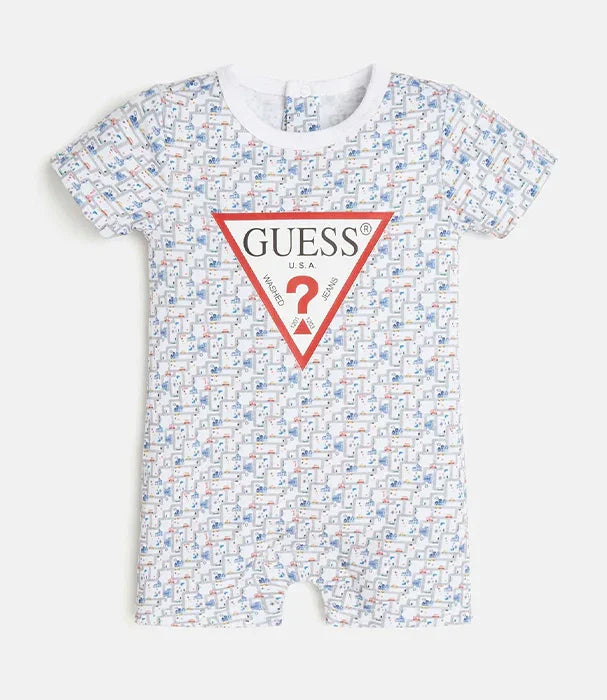 אוברול תינוקות מודפס עם לוגו GUESS משולש מרכזי, דגם קיץ מקולקציית מותגים ב-CHOZEN