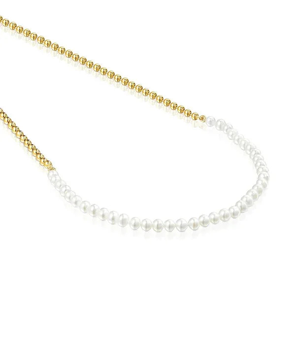 שרשרת פנינים וזהב יוקרתית, עיצוב קלאסי, מבית CHOZEN, צילום מוצג על רקע לבן