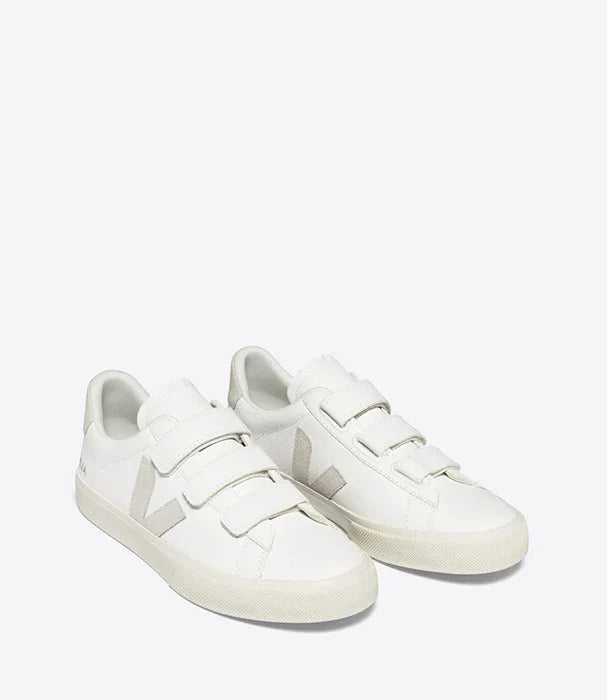 סניקרס לבנות עם רצועות ולוגו בצד, נעלי אופנה CHOZEN מבית קבוצת אלפא