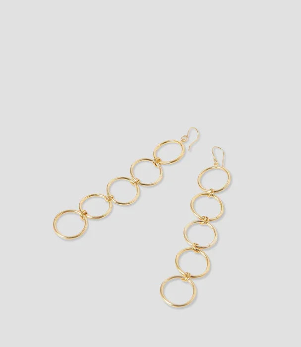 עגילי חישוק זהב גדולים בעיצוב מודרני, תכשיטים אופנתיים מבית CHOZEN