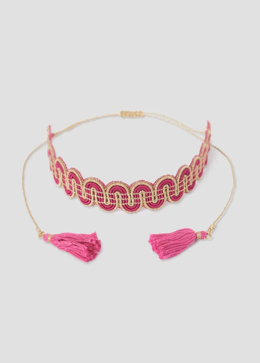 קולייר בד ורוד וזהב עם קצוות פרנזים, עיצוב טרנדי CHOZEN, אקססוריז אופנה לנשים