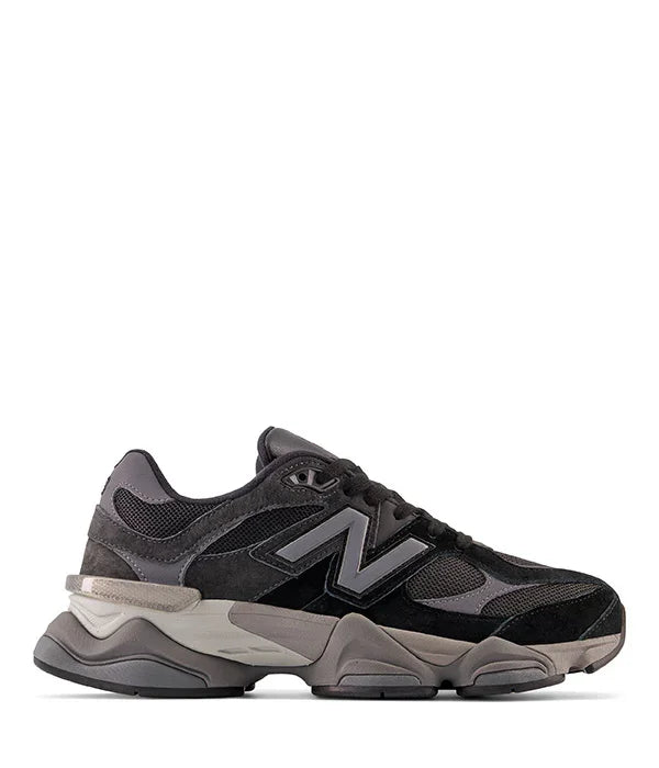 נעל ניו באלאנס U9060 בצבע שחור, עיצוב ספורטיבי, מוצג על רקע לבן, בחנות CHOZEN