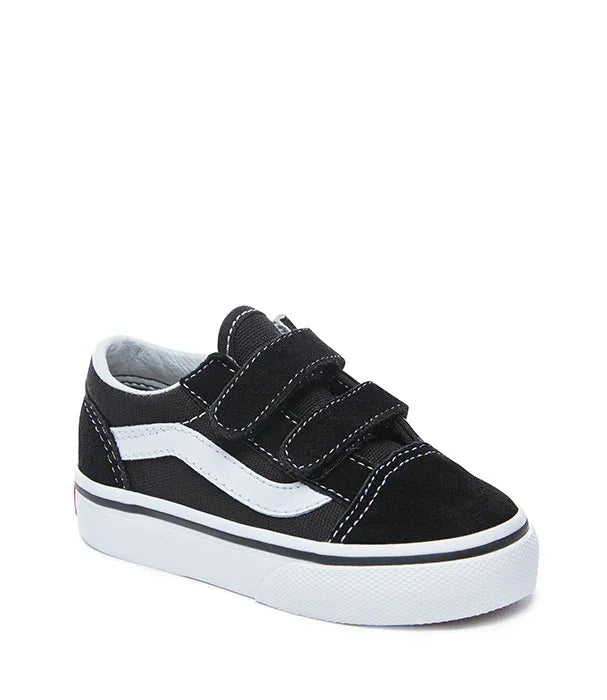 נעל סניקרס ילדים שחורה עם פס לבן, סקוצ'ים ולוגו CHOZEN, מותג מוביל מבית קבוצת אלפא