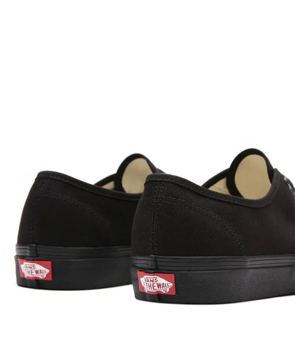 נעלי אולסטאר ואנס גברים שחורות, נראות מהעורף, קולקציית מותגים ב-CHOZEN