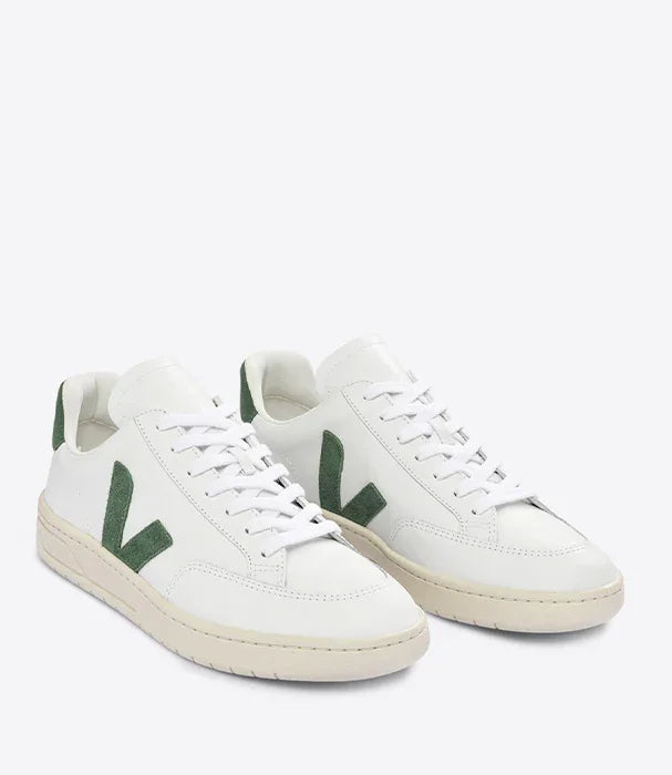 סניקרס Veja לבנים עם סמל ירוק, אופנת גברים CHOZEN, קבוצת אלפא