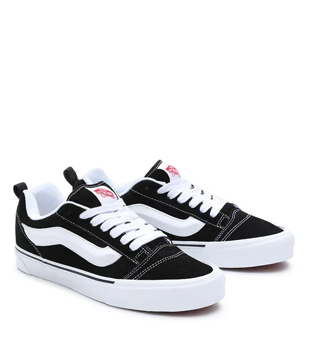 נעלי ואנס שחורות עם פס לבן, סניקרס טרנדיות לגברים, קולקציה ב-CHOZEN